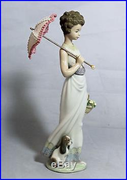 Lladro Figurine, 7617 Garden Classic (Parasol, dog), 9H $425 V MIB