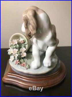 Lladro Figurine #7672 It Wasn't Me! Dog with Flower Pot, with base 1998 Retired