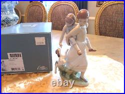 Lladro Figurine 8353 Oh Happy Days Daisa 2007 Spain Boxed Young Girls At Play
