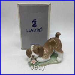 Lladro Figurine A Sweet Smell 6832
