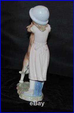 Lladro Figurine A WARM WELCOME #6903- Girl with Dog- E Massuet -Issued 2002-MIB