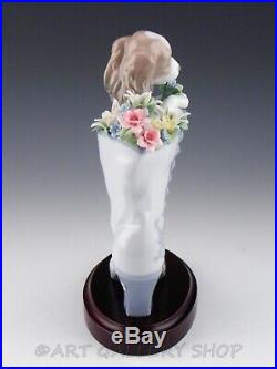 Lladro Figurine A WELL HEELED PUPPY DOG & FLOWER SHOE #6744 Retired Mint Box