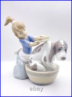 Lladro Figurine BASHFUL BATHER GIRL WASHING DOG #5455 Retired Mint
