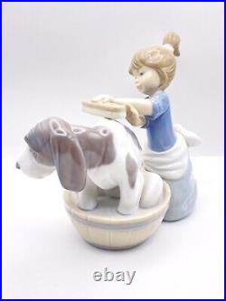 Lladro Figurine BASHFUL BATHER GIRL WASHING DOG #5455 Retired Mint