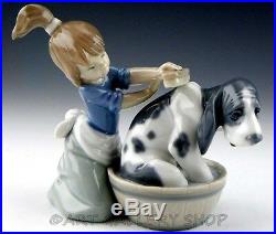 Lladro Figurine BASHFUL BATHER GIRL WASHING PUPPY DOG #5455 Retired Mint