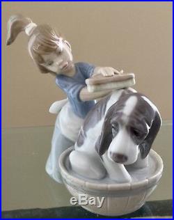 Lladro Figurine BASHFUL BATHER GIRL WITH DOG #5455 Retired Mint