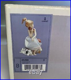 Lladro Figurine CHIT CHAT #5466 Glossy Girl on Phone with Dog Handmade in Spain