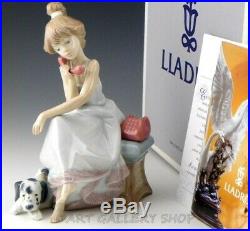 Lladro Figurine CHIT CHAT GIRL WITH PHONE & DOG #5466 Retired Mint Box