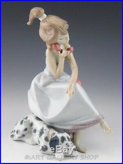 Lladro Figurine CHIT CHAT GIRL WITH PHONE & DOG #5466 Retired Mint Box