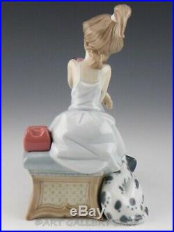 Lladro Figurine CHIT CHAT GIRL WITH PHONE & DOG #5466 Retired Mint Box