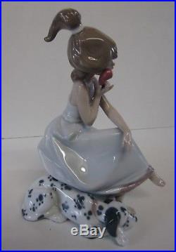 Lladro Figurine Chit Chat #5466 -girl On The Telephone With Dog Retired