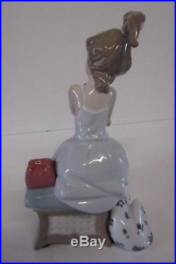 Lladro Figurine Chit Chat #5466 -girl On The Telephone With Dog Retired