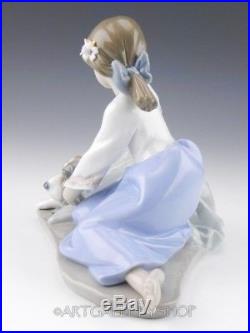 Lladro Figurine DOG'S BEST FRIEND GIRL WITH PUPPY DOG #5688 Retired Mint