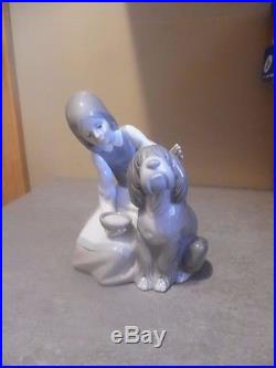 Lladro Figurine, Girl with dog Rare Retired #1334 aka chow time
