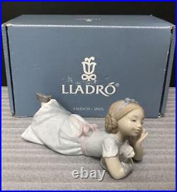 Lladro Figurine How Sweet Girl with Kitten 14cm x 7.7cm