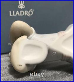 Lladro Figurine How Sweet Girl with Kitten 14cm x 7.7cm