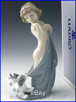 Lladro Figurine NAUGHTY PUPPY GIRL WITH DOG & FLOWERS #8106 Retired Mint Box