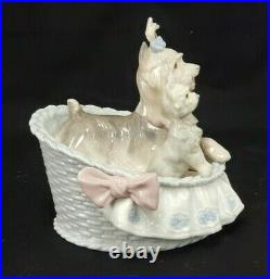 Lladro' Figurine, Our Cozy Home #6469 Retired