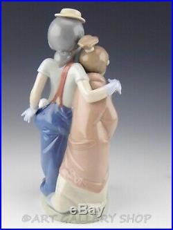 Lladro Figurine PALS FOREVER CLOWN GIRL & PUPPIES DOGS #7686 Retired Mint