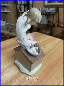 Lladro Figurine PICK OF THE LITTER GIRL DOG PUPPIES #7621 RETIRED
