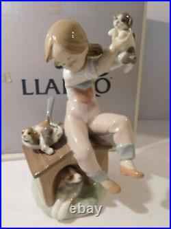 Lladro Figurine PICK OF THE LITTER GIRL WITH DOG PUPPIES #7621 Retired Mint Box