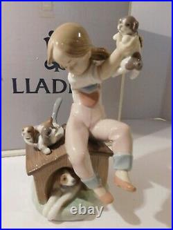 Lladro Figurine PICK OF THE LITTER GIRL WITH DOG PUPPIES #7621 Retired Mint Box