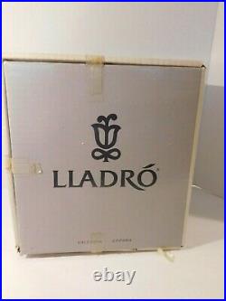 Lladro Figurine PICK OF THE LITTER GIRL WITH DOG PUPPIES #7621 Retired Mint Box