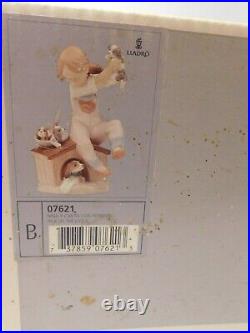 Lladro Figurine PICK OF THE LITTER GIRL WITH DOG PUPPIES #7621 Retired Mint Box