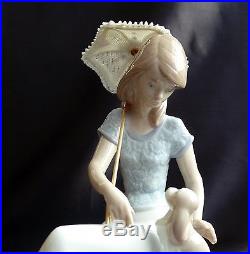 Lladro Figurine Picture Perfect 7612 Collector's Society Girl with Umbrella & Dog