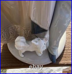 Lladro Figurine READY TO GO Man & Woman Getting Ready with Dog #4996 Gloss MINT