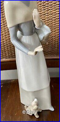 Lladro Figurine Rare Lady with bread basket and dog Pulling Skirt 11 Tall MINT