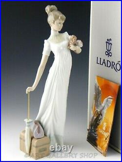 Lladro Figurine TRAVELING COMPANIONS LADY With DOG LUGGAGE UMBRELLA 6753 Mint Box