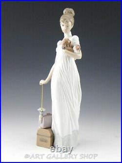 Lladro Figurine TRAVELING COMPANIONS LADY With DOG LUGGAGE UMBRELLA 6753 Mint Box