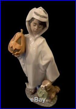 Lladro Figurine Trick Or Treat Boy With Pumpkin Dog 6227 Ghost Mint Retired