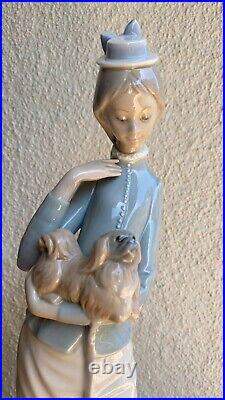 Lladro Figurine Walk With The Dog 4893. 15