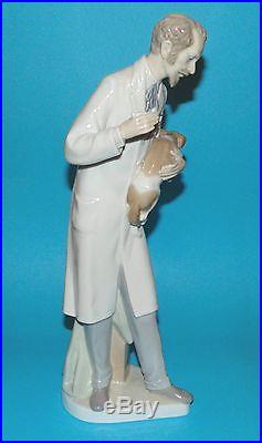 Lladro Figurine ornament animals vet and dog' Veterinarian' #4825 13.25