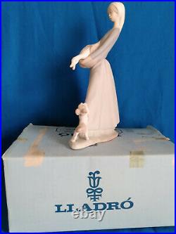 Lladro FigurineGirl with Goose & Dog #4866 Matte Mint in Original Box