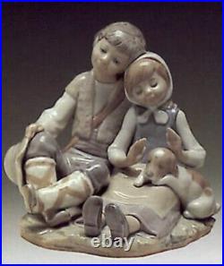 Lladro Friendship # 1230 Hermanitos Boy Girl Puppy Dog Adorable Young Couple
