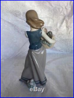 Lladro GIRL WITH PUPPIES Figurine Girl Dogs Basket