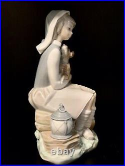 Lladro Girl With Dog and Lantern Porcelan Figurine 1980 9 Tall, Excellent