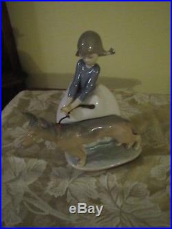 Lladro, Girl with dog #1533, Not so Fast 8 1/8 tall fast shipping