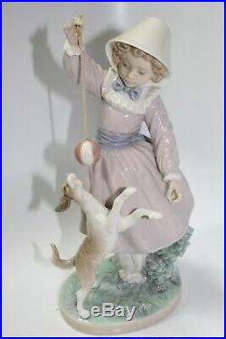 Lladro Girl withDog & Ball #5078 Salvador Furio Porcelain Figurine 1979