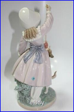 Lladro Girl withDog & Ball #5078 Salvador Furio Porcelain Figurine 1979