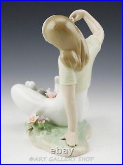 Lladro Gold Privilege PLAYTIME WITH PETALS GIRL With PUPPY DOG #7711 Mint Box