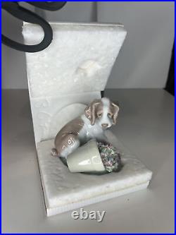 Lladro It Wasn't Me # 7672 Glossy Figurine withBox Society Piece Dog Flowers