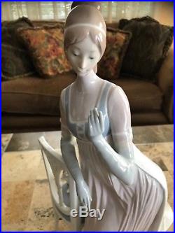 Lladro Lady Empire # 4719 Tall Chair And Dog BRILLIANT WORK OF ART'STATELY