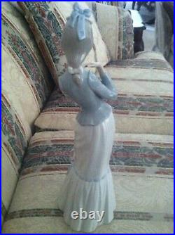 Lladro Lady With A Dog Tall Lovely Graceful Figurine Pastel Colors Mint 4893