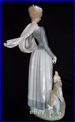 Lladro Lady With Shawl & Dog 15 ¼ Tall Porcelain Figurine #4914 Retired 1998