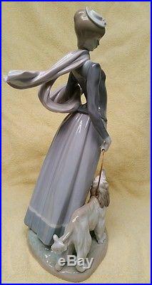 Lladro- Lady With Shawl and Dog #4914 PERFECT except missing umbrella