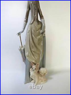 Lladro Lady with Dog & Umbrella (#4761 Retired!) Figurine 14